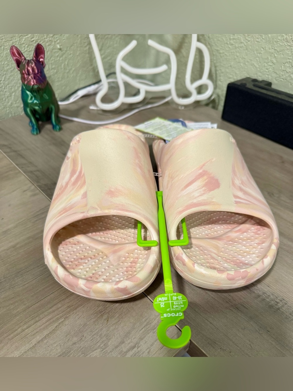 CROCS Mellow Recovery Marbled Slide - Pink & Cream Swirl 9 - Picture 4 of 8